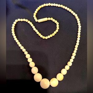 Vintage 21” crème necklace